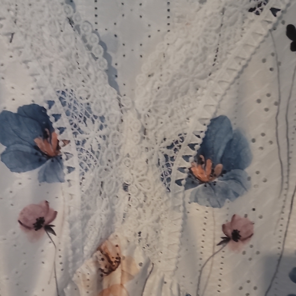 SHEIN White Floral V-Neck Blouse - Picture 4 of 7
